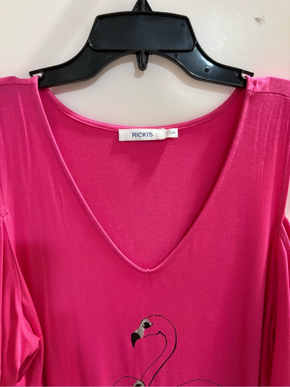 Ricki's Hot Pink Flamingo Cold Shoulder Top Short Sleeve V-Neck Size L - Picture 3 of 4